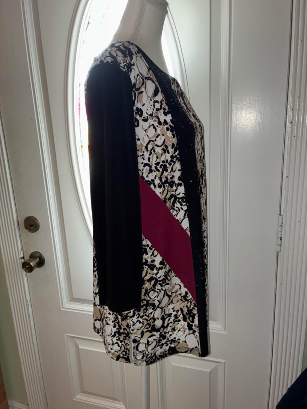 JM Collection Black, White & Berry Long Sleeve Shift Dress